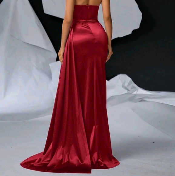Burgundy Red Elegant Luxury Strapless Neck Ruched Decor Asymmetric Evening Dress - Picture 2 of 7
